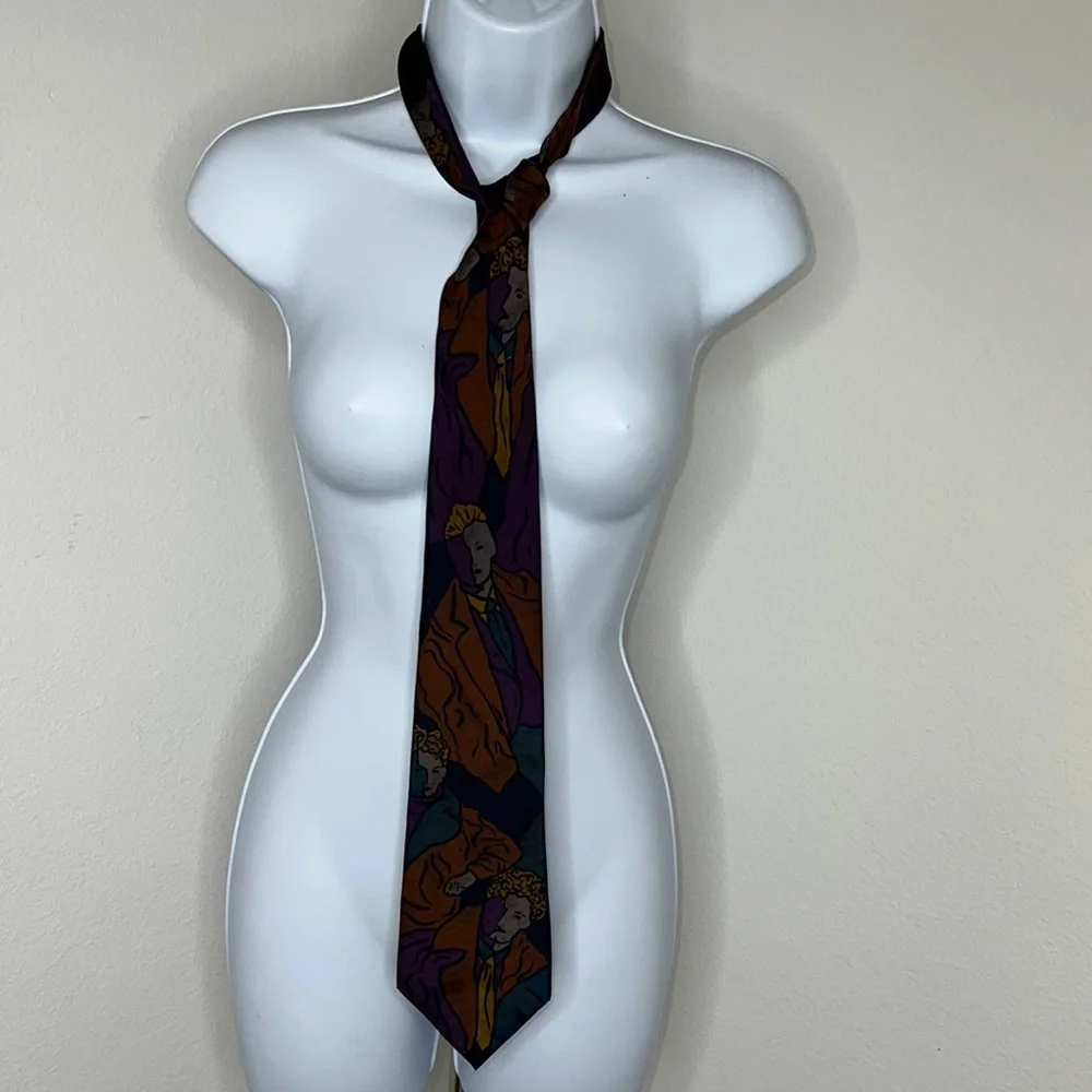 🔹 Halston Vintage Silk Necktie